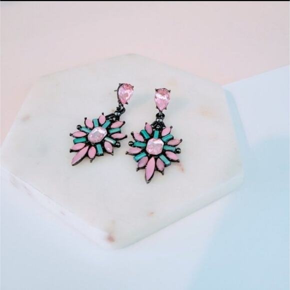 Crystal flower drop statement earrings pink & blue - Picture 4 of 5